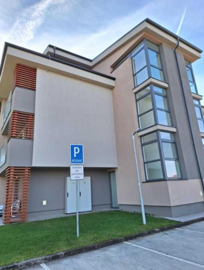 Diamond - Luxusny Apartman Marco Podhájska Екстериор снимка